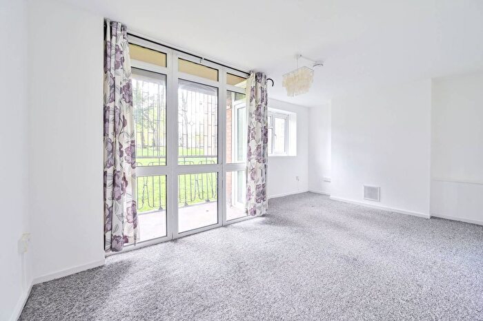 3 Bedroom Flat To Rent In Crescent Wood Road, Sydenham, London, SE26