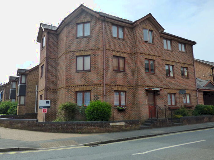 1 Bedroom Apartment To Rent In Union Street, Newport, PO30