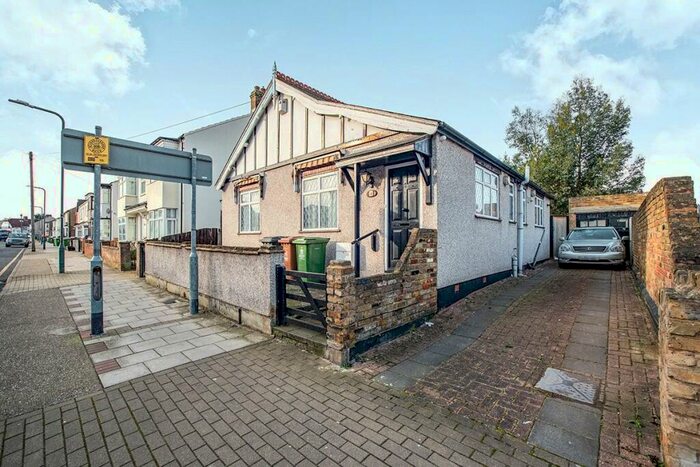 3 Bedroom Bungalow To Rent In Churchfield Road, Welling, DA16