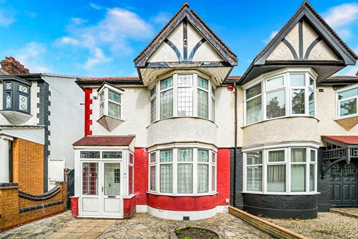 3 Bedroom End Of Terrace House For Sale In Park View Gardens, IG4
