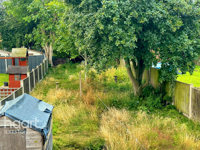 3 Bedroom Semi-Detached House For Sale In Coachways, Ilkeston, DE7