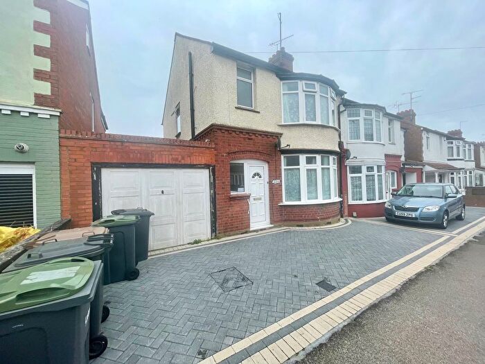 3 Bedroom Property To Rent In Carlton Crescent, Luton, LU3