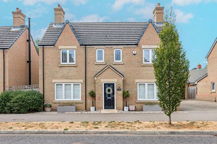 4 Bedroom Detached House For Sale In Poppy Drive, Ampthill, MK45