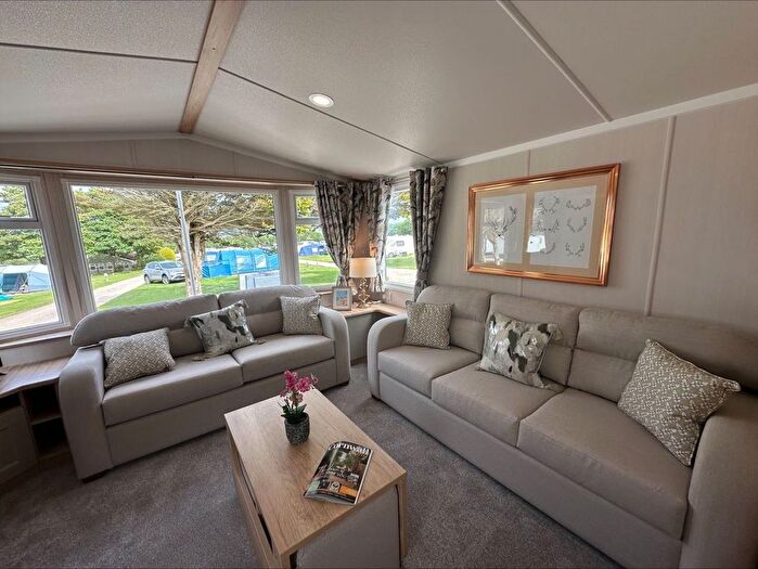 2 Bedroom Mobile/park Home For Sale In Crantock, Newquay, TR8