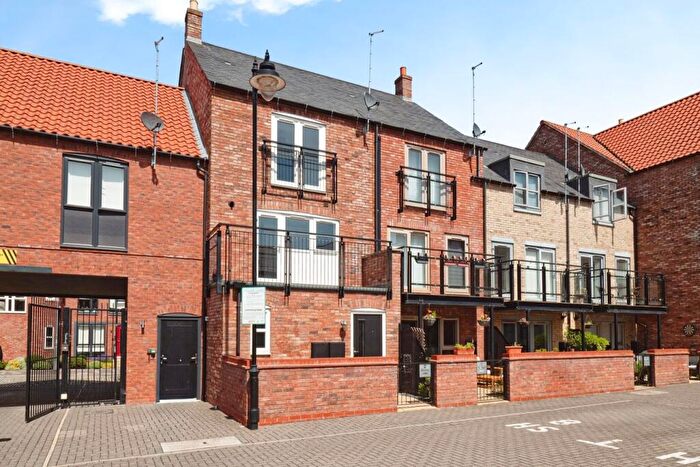 2 Bedroom Flat For Sale In Scotts Court, Hull, HU1