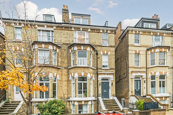 Studio To Rent In Cardigan Road, Richmond Hill, TW10