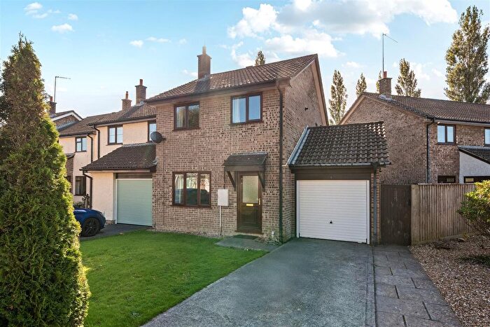 3 Bedroom Semi-detached House For Sale In Marshall Drive, Ivybridge, PL21
