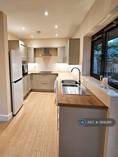 2 Bedroom Flat To Rent In Claverton Court, Chester, CH4