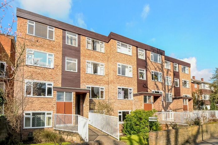 1 Bedroom Flat To Rent In Lovelace Road, Surbiton, KT6