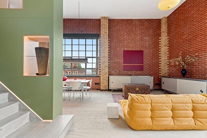 2 Bedroom Flat For Sale In Chocolate Studios, Shepherdess Place, N1