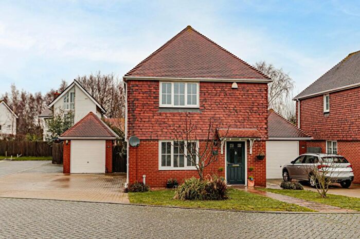 3 Bedroom Detached House For Sale In Haze Wood Close, Selling, ME13