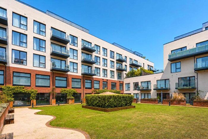2 Bedroom Flat For Sale In Llanvanor Road, London, NW2