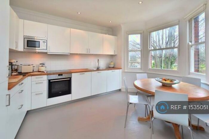 2 Bedroom Maisonette To Rent In Wallace Road, London, N1