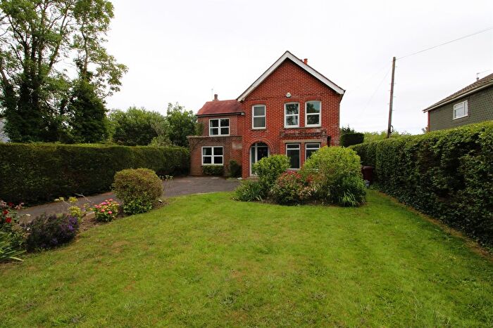 4 Bedroom Detached House To Rent In Cox's Farmhouse Broad Road, Hambrook, West Sussex, PO18