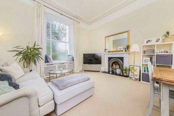2 Bedroom Flat To Rent In Weir Road, Balham, SW12