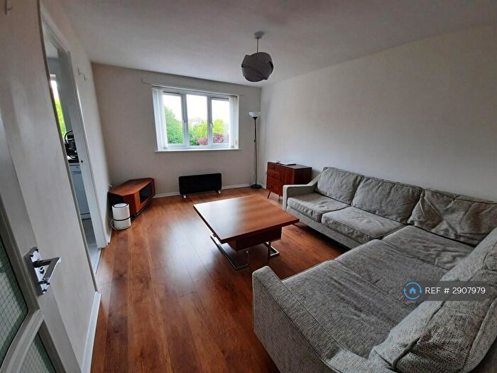 1 Bedroom Flat To Rent In Ringwood Gardens, London, E14