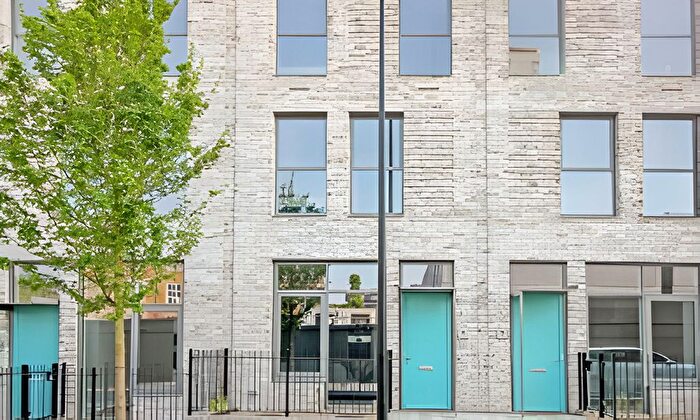 4 Bedroom Terraced House For Sale In Henry Street, London, SE8