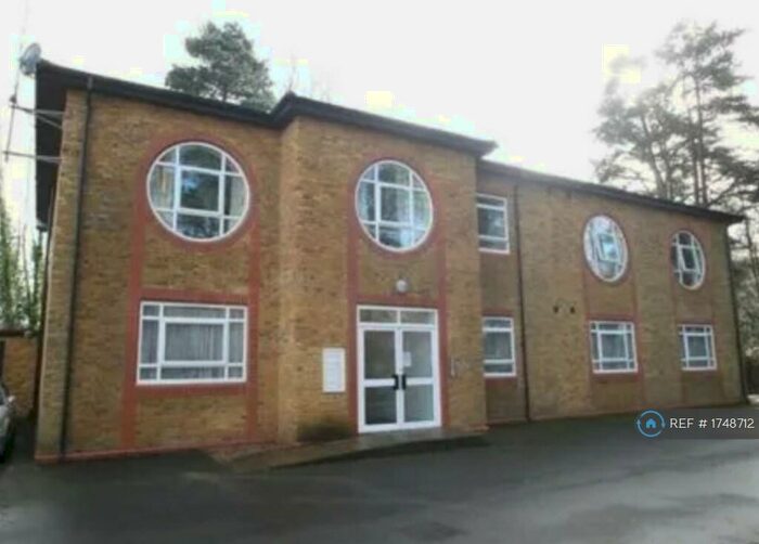 2 Bedroom Flat To Rent In Compton Place, Bordon, GU35