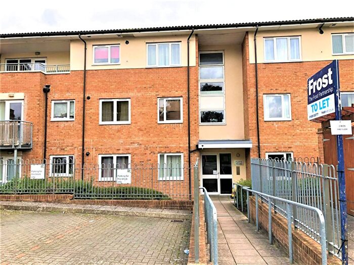2 Bedroom Flat To Rent In Windrush Drive, High Wycombe, Buckinghamshire, HP13