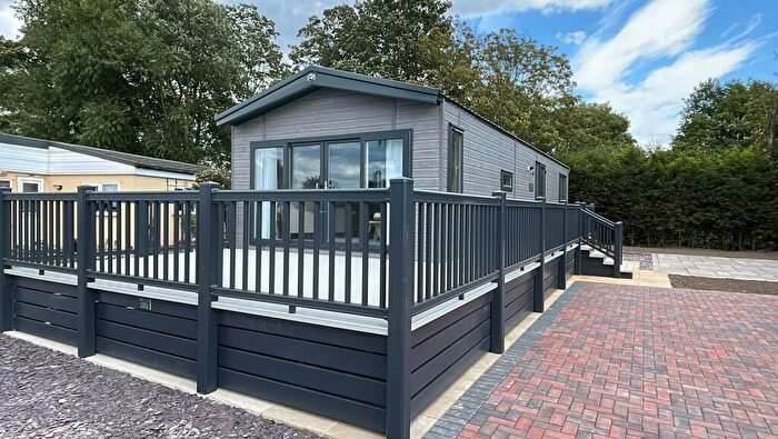 2 Bedroom Park Home For Sale In Willows Residential Park, Maltby Le Marsh, LN13