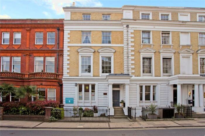 2 Bedroom Apartment To Rent In Southgate Street, Winchester, Hampshire, SO23