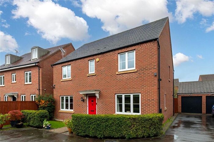 4 Bedroom Detached House For Sale In Herdwyck Close, Oakridge Park, Milton Keynes, Buckinghamshire, MK14