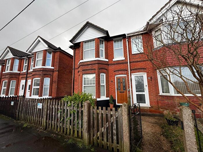 3 Bedroom Semi-Detached House To Rent In Jennings Road, Totton, SO40