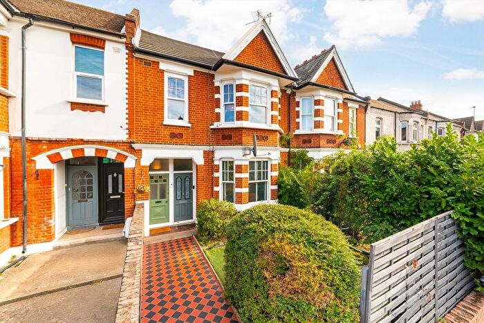 2 Bedroom Maisonette For Sale In Windmill Road, Ealing, W5