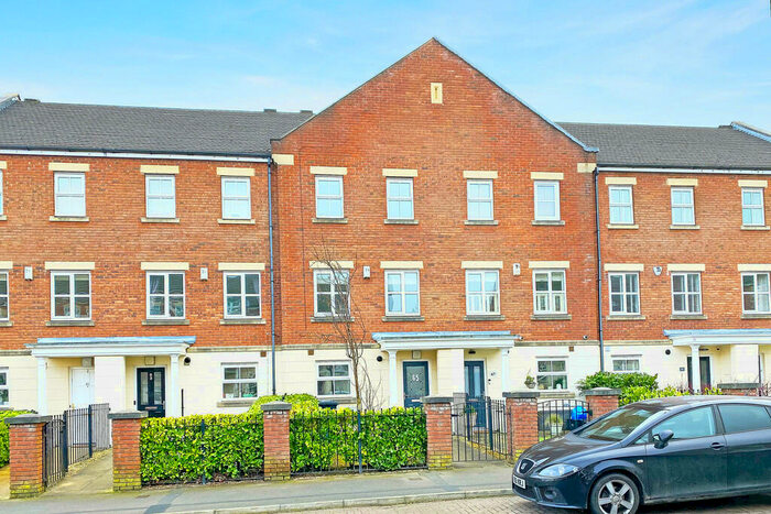 4 Bedroom Town House To Rent In Hutton Gate, Harrogate, HG2