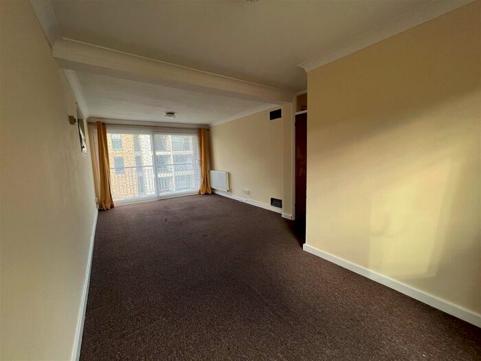 2 Bedroom Flat To Rent In Queen Street, Gravesend, DA12