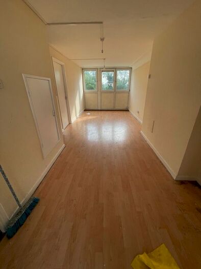 4 Bedroom Flat To Rent In Cranford Lane, Heston, Hounslow, Hounslow, TW5