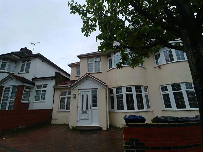 2 Bedroom Property To Rent In Farndale Crescent, Greenford, UB6
