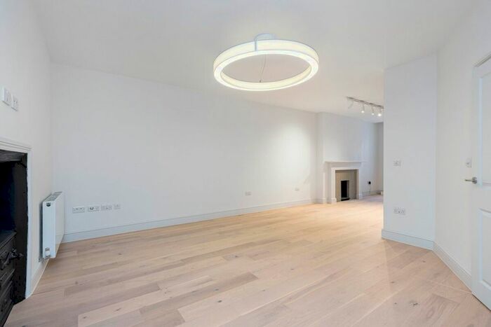 2 Bedroom Flat To Rent In Devonshire Street, London, W1G