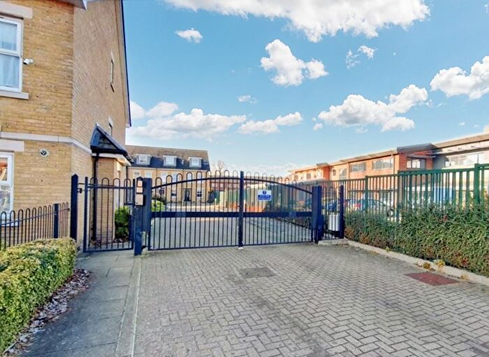 4 Bedroom Town House To Rent In Clay Lane, Harrow, HA3