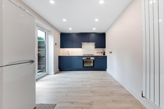 3 Bedroom End Of Terrace House For Sale In Goldingham Avenue, Loughton, IG10