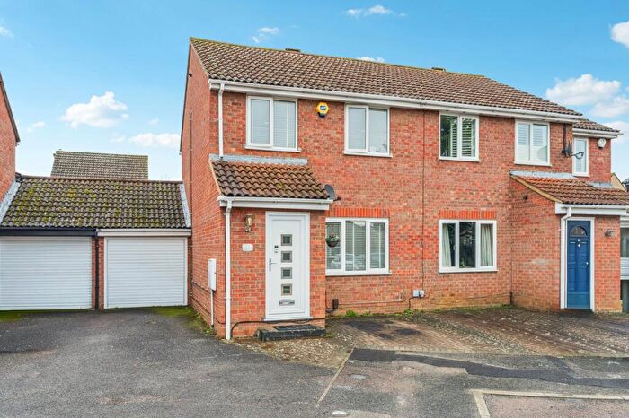 3 Bedroom Semi-Detached House For Sale In Raleigh Close, Cambridgeshire, Eaton Socon, St Neots, PE19