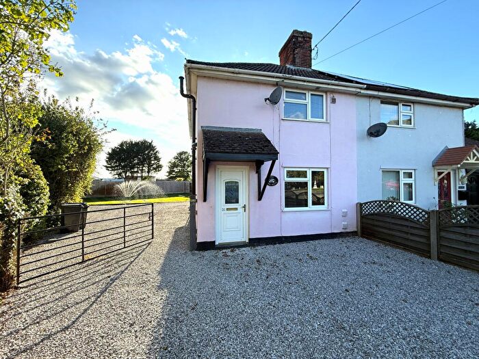 Semi-Detached House To Rent In The Street, Beck Row, Suffolk, IP28