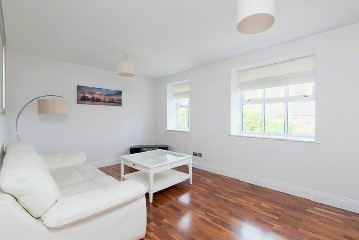 1 Bedroom Flat To Rent In Clapham Park Road, London, SW4