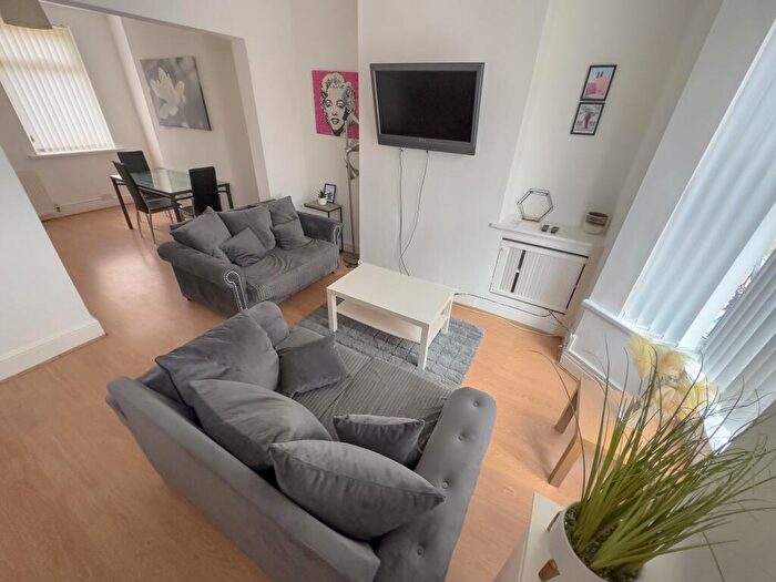 2 Bedroom House To Rent In Cedar Grove, L8