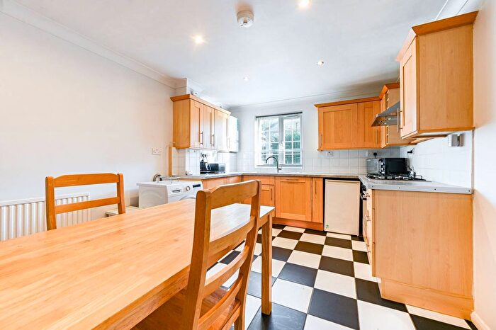 3 Bedroom Semi-detached House For Sale In Chargrove Close, Canada Water, London, SE16