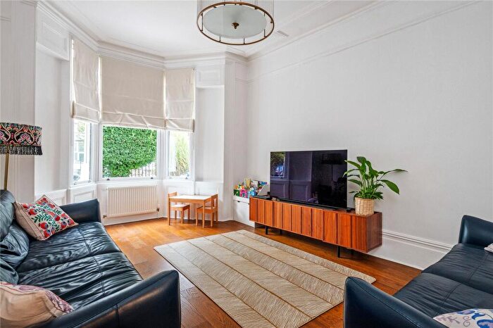 2 Bedroom Apartment For Sale In Bodney Road, London, E8