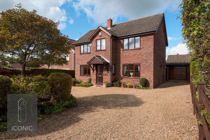4 Bedroom Detached House For Sale In The Street, Felthorpe, Norwich, NR10