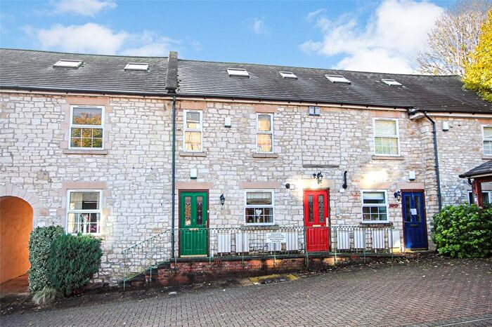 2 Bedroom Flat To Rent In Tyning Hill, Radstock, Somerset, BA3