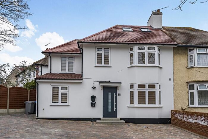 3 Bedroom Flat To Rent In Wembley, Harrow, HA0