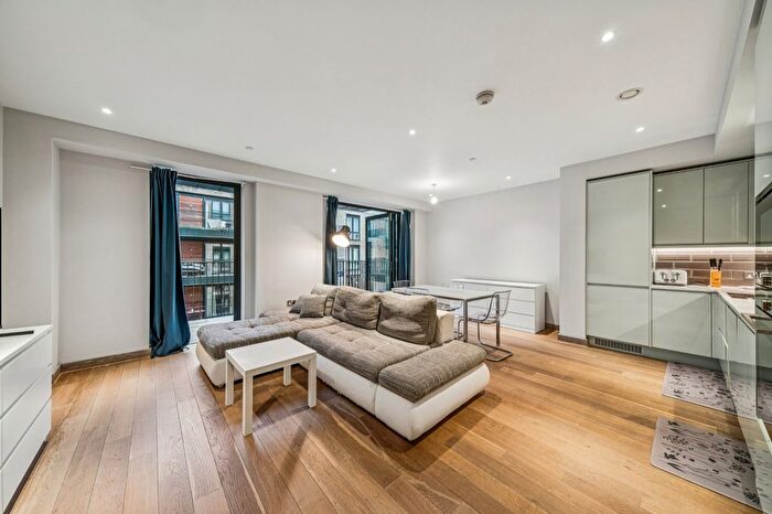 2 Bedroom Flat To Rent In Dray House, Bellwether Lane, SW18