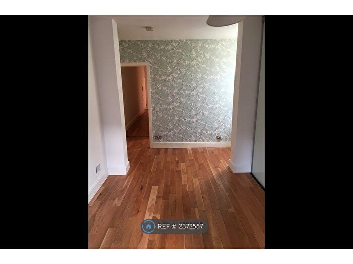 2 Bedroom Flat To Rent In Louisville Road, London, SW17