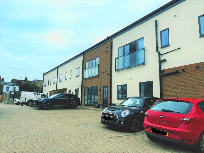 3 Bedroom Property To Rent In Denmark Place, Tring, HP23