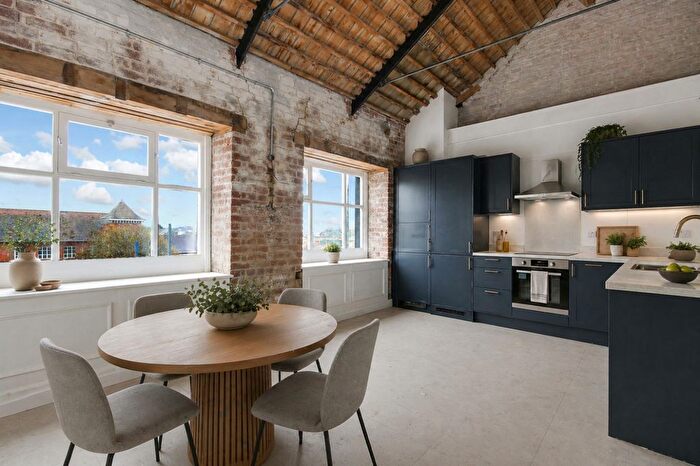 2 Bedroom Flat For Sale In Bobbin Lane, Barnstaple, Devon, EX32