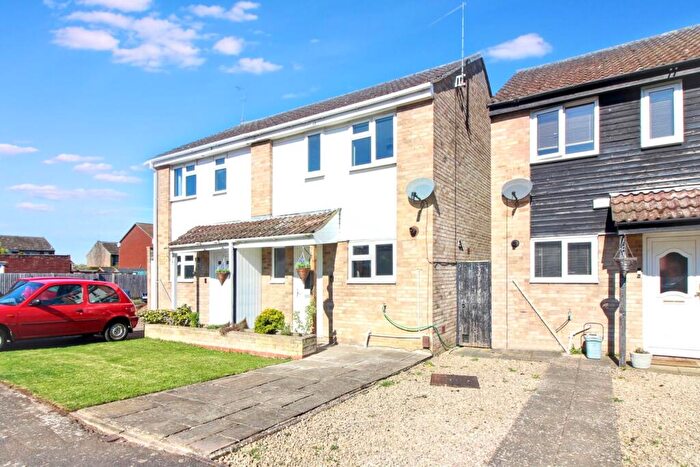 2 Bedroom Semi Detached House For Sale In Bronte Close, Aylesbury, HP19