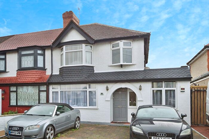 3 Bedroom End Terrace House For Sale In Woodgrange Avenue, Enfield, EN1